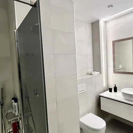 Moderno Piso Céntrico Y Equipado *